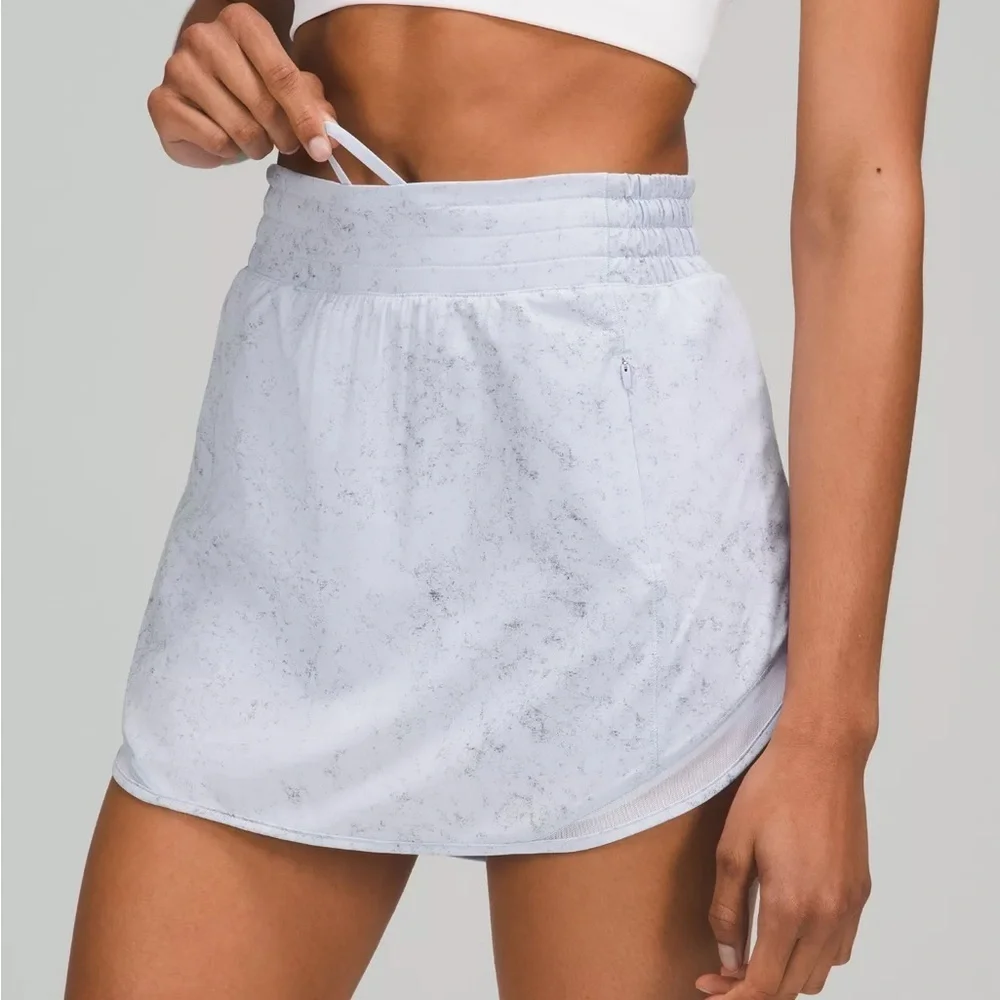 Lululemon Hotty Hot High Rise Skirt Skort Size 2 Light Blue Lycra Stretch EUC - Picture 2 of 10